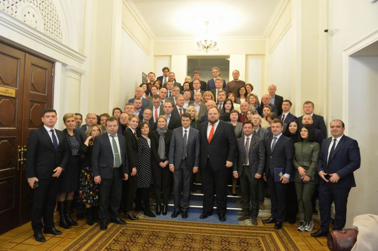 Голова Верховної Ради України Дмитро Разумков представив керівника апарату Верховної Ради України В’ячеслава Штучного. Слишинський, Кондратюк, Стефанчук