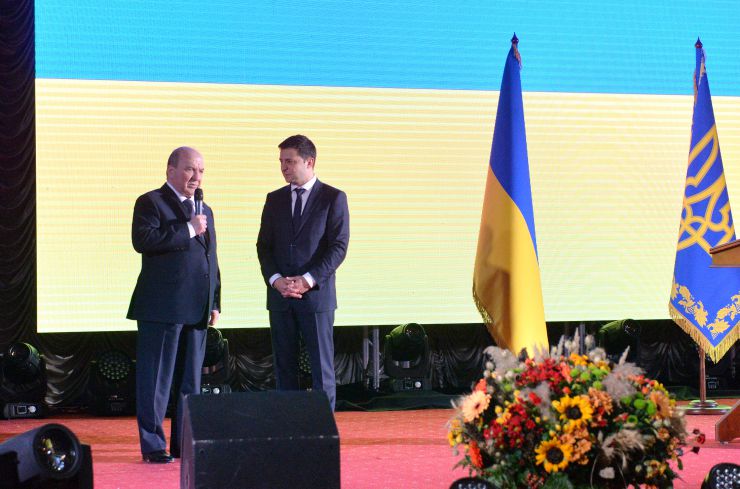 Відзначення 185-річчя Київського Національного університету ім Шевченка. Президент України Володимир Зеленський бере участь в урочистостях з нагоди 185-ї річниці Національного університету імені Шевченка в Києві -   Леоні́д Губе́рський — ректор Київського національного університету імені Тараса Шевченка