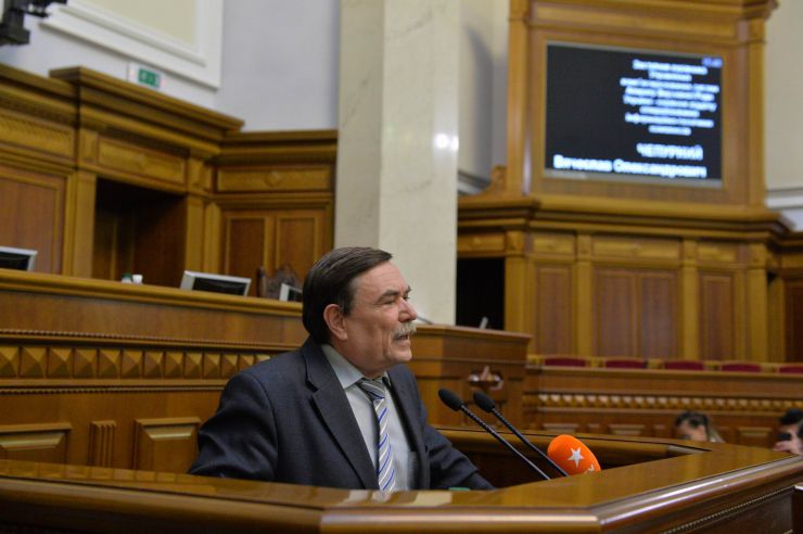 Зустріч голови Верховної Ради Дмитра Разумкова зі студентами Української академії лідерства
Студенти Української академії лідерства відвідали Верховну Раду і відчули себе у ролі народних депутатів
Голова Верховної Ради України Дмитро Разумков зустрівся зі студентами «Української академії лідерства». Під час зустрічі він розповів про механізм та особливості роботи українського парламенту та відповів на запитання молоді. Також студенти мали змогу побути в ролі народних депутатів і пройти процедуру ухвалення законопроекту, підготовленого Академією.
