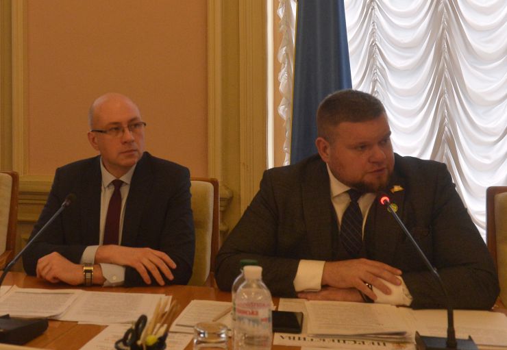 Комітет Верховної Ради України з питань організації державної влади, місцевого самоврядування, регіонального розвитку та містобудування провів комітетські слухання на тему: «Захист інвестицій в житлову нерухомість та шляхи вирішення проблем постраждалих інвесторів». Олександр Літвінов Голова підкомітету з питань житлової політики та житлового господарства та Андрій Клочко голова Комітету  Верховної Ради України з питань організації державної влади, місцевого самоврядування, регіонального розвитку та містобудування