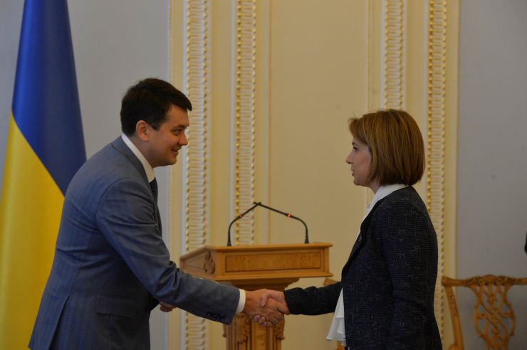 Спільне робоче засідання членів делегації Верховної Ради України в ПАРЄ з членами делегацій країн Балтік+
З вітальним словом виступив Голова Верховної Ради України Дмитро Разумков.

У зустрічі взяли участь з іноземної сторони: Голова делегації Парламенту Латвійської Республіки у Парламентській асамблеї Ради Європи (ПАРЄ) Інесе Лібіня-Егнере, Член делегації Парламенту Латвійської Республіки у ПАРЄ Лінда Озола, Секретар делегації Парламенту Латвійської Республіки у ПАРЄ Мартін Олекшс, Голова делегації Парламенту Королівства Великої Британії та Північної Ірландії у ПАРЄ Сер Роджер Гейл, Голова делегації Парламенту Грузії у ПАРЄ Тамар Чугошвілі, Член делегації Парламенту Грузії у ПАРЄ Георгі Канделакі, Заступник Голови делегації Парламенту Литовської Республіки у ПАРЄ Егідіюс Варейкіс, Член делегації Парламенту Литовської Республіки у ПАРЄ Емануеліс Зингеріс, Секретар делегації Парламенту Литовської Республіки у ПАРЄ Селія Левін, Член делегації Парламенту Естонської Республіки у ПАРЄ Еерік-Нійлес Кросс.
З української сторони: Голова Постійної делегації у ПАРЄ Єлизавета Ясько, члени Постійної делегації у ПАРЄ - Леся Василенко, Сергій Кальченко, Олександр Мережко, Юлія Овчинникова; Керівник Апарату Верховної Ради України Вячеслав Штучний, Заступник міністра закордонних справ України Сергій Кислиця.  Голова ВР України Дмитро Разумков та Голова делегації Парламенту Грузії у ПАРЄ Тамар Чугошвілі
