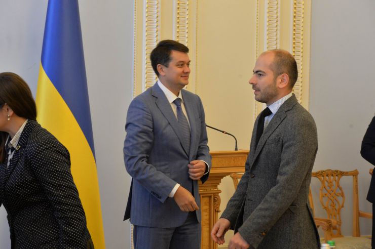 Спільне робоче засідання членів делегації Верховної Ради України в ПАРЄ з членами делегацій країн Балтік+
З вітальним словом виступив Голова Верховної Ради України Дмитро Разумков.

У зустрічі взяли участь з іноземної сторони: Голова делегації Парламенту Латвійської Республіки у Парламентській асамблеї Ради Європи (ПАРЄ) Інесе Лібіня-Егнере, Член делегації Парламенту Латвійської Республіки у ПАРЄ Лінда Озола, Секретар делегації Парламенту Латвійської Республіки у ПАРЄ Мартін Олекшс, Голова делегації Парламенту Королівства Великої Британії та Північної Ірландії у ПАРЄ Сер Роджер Гейл, Голова делегації Парламенту Грузії у ПАРЄ Тамар Чугошвілі, Член делегації Парламенту Грузії у ПАРЄ Георгі Канделакі, Заступник Голови делегації Парламенту Литовської Республіки у ПАРЄ Егідіюс Варейкіс, Член делегації Парламенту Литовської Республіки у ПАРЄ Емануеліс Зингеріс, Секретар делегації Парламенту Литовської Республіки у ПАРЄ Селія Левін, Член делегації Парламенту Естонської Республіки у ПАРЄ Еерік-Нійлес Кросс.
З української сторони: Голова Постійної делегації у ПАРЄ Єлизавета Ясько, члени Постійної делегації у ПАРЄ - Леся Василенко, Сергій Кальченко, Олександр Мережко, Юлія Овчинникова; Керівник Апарату Верховної Ради України Вячеслав Штучний, Заступник міністра закордонних справ України Сергій Кислиця. 
