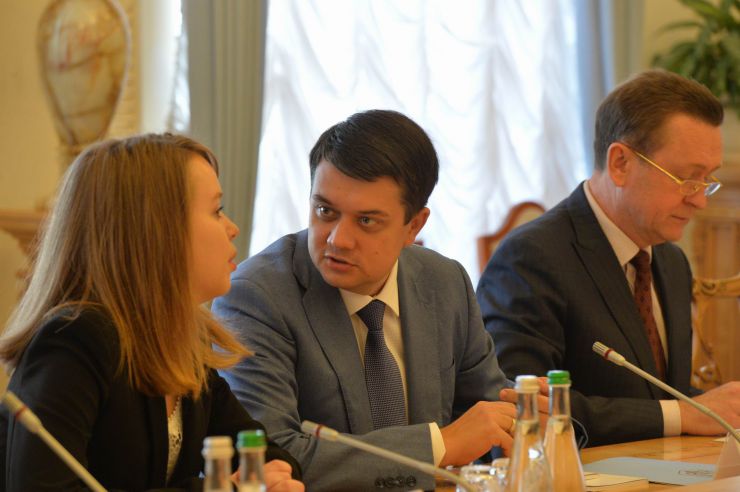 Спільне робоче засідання членів делегації Верховної Ради України в ПАРЄ з членами делегацій країн Балтік+
З вітальним словом виступив Голова Верховної Ради України Дмитро Разумков.

У зустрічі взяли участь з іноземної сторони: Голова делегації Парламенту Латвійської Республіки у Парламентській асамблеї Ради Європи (ПАРЄ) Інесе Лібіня-Егнере, Член делегації Парламенту Латвійської Республіки у ПАРЄ Лінда Озола, Секретар делегації Парламенту Латвійської Республіки у ПАРЄ Мартін Олекшс, Голова делегації Парламенту Королівства Великої Британії та Північної Ірландії у ПАРЄ Сер Роджер Гейл, Голова делегації Парламенту Грузії у ПАРЄ Тамар Чугошвілі, Член делегації Парламенту Грузії у ПАРЄ Георгі Канделакі, Заступник Голови делегації Парламенту Литовської Республіки у ПАРЄ Егідіюс Варейкіс, Член делегації Парламенту Литовської Республіки у ПАРЄ Емануеліс Зингеріс, Секретар делегації Парламенту Литовської Республіки у ПАРЄ Селія Левін, Член делегації Парламенту Естонської Республіки у ПАРЄ Еерік-Нійлес Кросс.
З української сторони: Голова Постійної делегації у ПАРЄ Єлизавета Ясько, члени Постійної делегації у ПАРЄ - Леся Василенко, Сергій Кальченко, Олександр Мережко, Юлія Овчинникова; Керівник Апарату Верховної Ради України Вячеслав Штучний, Заступник міністра закордонних справ України Сергій Кислиця. 
