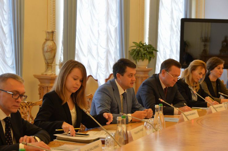 Спільне робоче засідання членів делегації Верховної Ради України в ПАРЄ з членами делегацій країн Балтік+
З вітальним словом виступив Голова Верховної Ради України Дмитро Разумков.

У зустрічі взяли участь з іноземної сторони: Голова делегації Парламенту Латвійської Республіки у Парламентській асамблеї Ради Європи (ПАРЄ) Інесе Лібіня-Егнере, Член делегації Парламенту Латвійської Республіки у ПАРЄ Лінда Озола, Секретар делегації Парламенту Латвійської Республіки у ПАРЄ Мартін Олекшс, Голова делегації Парламенту Королівства Великої Британії та Північної Ірландії у ПАРЄ Сер Роджер Гейл, Голова делегації Парламенту Грузії у ПАРЄ Тамар Чугошвілі, Член делегації Парламенту Грузії у ПАРЄ Георгі Канделакі, Заступник Голови делегації Парламенту Литовської Республіки у ПАРЄ Егідіюс Варейкіс, Член делегації Парламенту Литовської Республіки у ПАРЄ Емануеліс Зингеріс, Секретар делегації Парламенту Литовської Республіки у ПАРЄ Селія Левін, Член делегації Парламенту Естонської Республіки у ПАРЄ Еерік-Нійлес Кросс.
З української сторони: Голова Постійної делегації у ПАРЄ Єлизавета Ясько, члени Постійної делегації у ПАРЄ - Леся Василенко, Сергій Кальченко, Олександр Мережко, Юлія Овчинникова; Керівник Апарату Верховної Ради України Вячеслав Штучний, Заступник міністра закордонних справ України Сергій Кислиця. 
