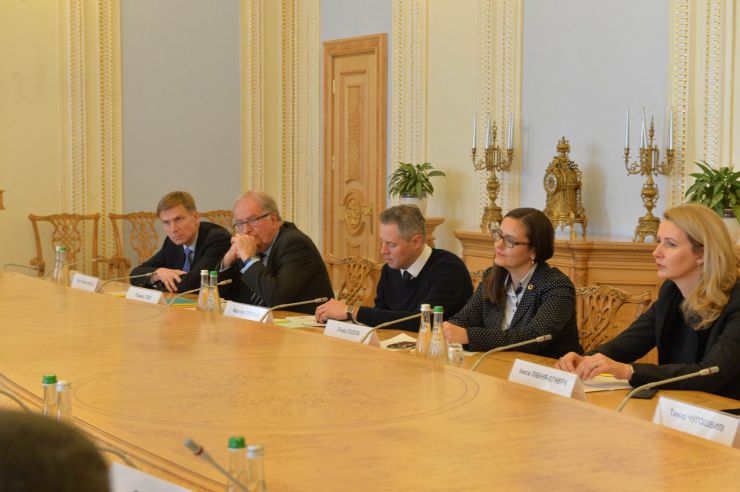 Спільне робоче засідання членів делегації Верховної Ради України в ПАРЄ з членами делегацій країн Балтік+
З вітальним словом виступив Голова Верховної Ради України Дмитро Разумков.

У зустрічі взяли участь з іноземної сторони: Голова делегації Парламенту Латвійської Республіки у Парламентській асамблеї Ради Європи (ПАРЄ) Інесе Лібіня-Егнере, Член делегації Парламенту Латвійської Республіки у ПАРЄ Лінда Озола, Секретар делегації Парламенту Латвійської Республіки у ПАРЄ Мартін Олекшс, Голова делегації Парламенту Королівства Великої Британії та Північної Ірландії у ПАРЄ Сер Роджер Гейл, Голова делегації Парламенту Грузії у ПАРЄ Тамар Чугошвілі, Член делегації Парламенту Грузії у ПАРЄ Георгі Канделакі, Заступник Голови делегації Парламенту Литовської Республіки у ПАРЄ Егідіюс Варейкіс, Член делегації Парламенту Литовської Республіки у ПАРЄ Емануеліс Зингеріс, Секретар делегації Парламенту Литовської Республіки у ПАРЄ Селія Левін, Член делегації Парламенту Естонської Республіки у ПАРЄ Еерік-Нійлес Кросс.
З української сторони: Голова Постійної делегації у ПАРЄ Єлизавета Ясько, члени Постійної делегації у ПАРЄ - Леся Василенко, Сергій Кальченко, Олександр Мережко, Юлія Овчинникова; Керівник Апарату Верховної Ради України Вячеслав Штучний, Заступник міністра закордонних справ України Сергій Кислиця. 

