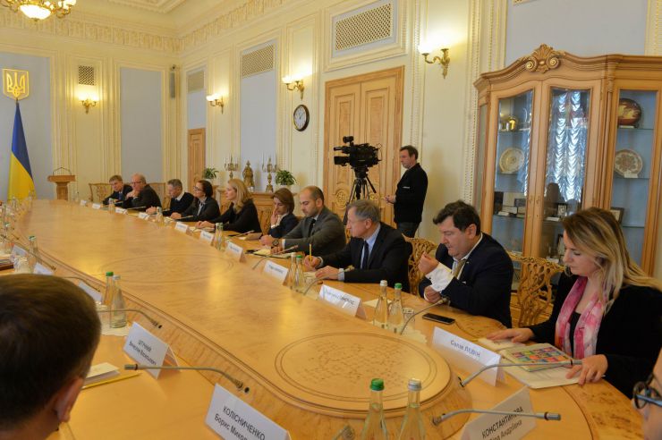Спільне робоче засідання членів делегації Верховної Ради України в ПАРЄ з членами делегацій країн Балтік+
З вітальним словом виступив Голова Верховної Ради України Дмитро Разумков.

У зустрічі взяли участь з іноземної сторони: Голова делегації Парламенту Латвійської Республіки у Парламентській асамблеї Ради Європи (ПАРЄ) Інесе Лібіня-Егнере, Член делегації Парламенту Латвійської Республіки у ПАРЄ Лінда Озола, Секретар делегації Парламенту Латвійської Республіки у ПАРЄ Мартін Олекшс, Голова делегації Парламенту Королівства Великої Британії та Північної Ірландії у ПАРЄ Сер Роджер Гейл, Голова делегації Парламенту Грузії у ПАРЄ Тамар Чугошвілі, Член делегації Парламенту Грузії у ПАРЄ Георгі Канделакі, Заступник Голови делегації Парламенту Литовської Республіки у ПАРЄ Егідіюс Варейкіс, Член делегації Парламенту Литовської Республіки у ПАРЄ Емануеліс Зингеріс, Секретар делегації Парламенту Литовської Республіки у ПАРЄ Селія Левін, Член делегації Парламенту Естонської Республіки у ПАРЄ Еерік-Нійлес Кросс.
З української сторони: Голова Постійної делегації у ПАРЄ Єлизавета Ясько, члени Постійної делегації у ПАРЄ - Леся Василенко, Сергій Кальченко, Олександр Мережко, Юлія Овчинникова; Керівник Апарату Верховної Ради України Вячеслав Штучний, Заступник міністра закордонних справ України Сергій Кислиця. 
