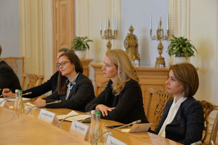 Спільне робоче засідання членів делегації Верховної Ради України в ПАРЄ з членами делегацій країн Балтік+
З вітальним словом виступив Голова Верховної Ради України Дмитро Разумков.

У зустрічі взяли участь з іноземної сторони: Голова делегації Парламенту Латвійської Республіки у Парламентській асамблеї Ради Європи (ПАРЄ) Інесе Лібіня-Егнере, Член делегації Парламенту Латвійської Республіки у ПАРЄ Лінда Озола, Секретар делегації Парламенту Латвійської Республіки у ПАРЄ Мартін Олекшс, Голова делегації Парламенту Королівства Великої Британії та Північної Ірландії у ПАРЄ Сер Роджер Гейл, Голова делегації Парламенту Грузії у ПАРЄ Тамар Чугошвілі, Член делегації Парламенту Грузії у ПАРЄ Георгі Канделакі, Заступник Голови делегації Парламенту Литовської Республіки у ПАРЄ Егідіюс Варейкіс, Член делегації Парламенту Литовської Республіки у ПАРЄ Емануеліс Зингеріс, Секретар делегації Парламенту Литовської Республіки у ПАРЄ Селія Левін, Член делегації Парламенту Естонської Республіки у ПАРЄ Еерік-Нійлес Кросс.
З української сторони: Голова Постійної делегації у ПАРЄ Єлизавета Ясько, члени Постійної делегації у ПАРЄ - Леся Василенко, Сергій Кальченко, Олександр Мережко, Юлія Овчинникова; Керівник Апарату Верховної Ради України Вячеслав Штучний, Заступник міністра закордонних справ України Сергій Кислиця. 
