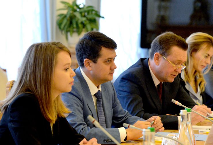Спільне робоче засідання членів делегації Верховної Ради України в ПАРЄ з членами делегацій країн Балтік+
З вітальним словом виступив Голова Верховної Ради України Дмитро Разумков.

У зустрічі взяли участь з іноземної сторони: Голова делегації Парламенту Латвійської Республіки у Парламентській асамблеї Ради Європи (ПАРЄ) Інесе Лібіня-Егнере, Член делегації Парламенту Латвійської Республіки у ПАРЄ Лінда Озола, Секретар делегації Парламенту Латвійської Республіки у ПАРЄ Мартін Олекшс, Голова делегації Парламенту Королівства Великої Британії та Північної Ірландії у ПАРЄ Сер Роджер Гейл, Голова делегації Парламенту Грузії у ПАРЄ Тамар Чугошвілі, Член делегації Парламенту Грузії у ПАРЄ Георгі Канделакі, Заступник Голови делегації Парламенту Литовської Республіки у ПАРЄ Егідіюс Варейкіс, Член делегації Парламенту Литовської Республіки у ПАРЄ Емануеліс Зингеріс, Секретар делегації Парламенту Литовської Республіки у ПАРЄ Селія Левін, Член делегації Парламенту Естонської Республіки у ПАРЄ Еерік-Нійлес Кросс.
З української сторони: Голова Постійної делегації у ПАРЄ Єлизавета Ясько, члени Постійної делегації у ПАРЄ - Леся Василенко, Сергій Кальченко, Олександр Мережко, Юлія Овчинникова; Керівник Апарату Верховної Ради України Вячеслав Штучний, Заступник міністра закордонних справ України Сергій Кислиця. 
