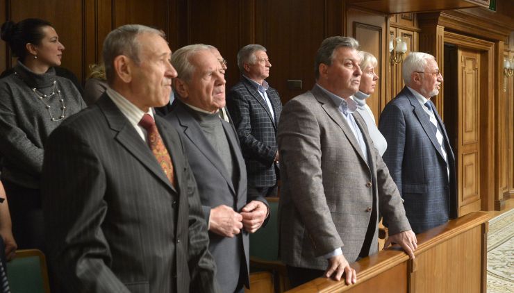 На спеціальному пленарному засіданні Конституційного Суду України відбулася урочиста церемонія складення присяги новопризначеними суддями Конституційного Суду України. Присягу судді Конституційного Суду України склали Петро Філюк та Галина Юровська. У заході взяв участь Голова Верховної Ради України Дмитро Разумков. 
