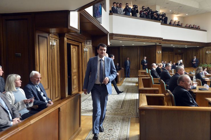 На спеціальному пленарному засіданні Конституційного Суду України відбулася урочиста церемонія складення присяги новопризначеними суддями Конституційного Суду України. Присягу судді Конституційного Суду України склали Петро Філюк та Галина Юровська. У заході взяв участь Голова Верховної Ради України Дмитро Разумков. 