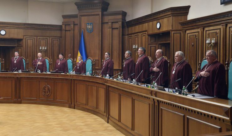 На спеціальному пленарному засіданні Конституційного Суду України відбулася урочиста церемонія складення присяги новопризначеними суддями Конституційного Суду України. Присягу судді Конституційного Суду України склали Петро Філюк та Галина Юровська. У заході взяв участь Голова Верховної Ради України Дмитро Разумков. 