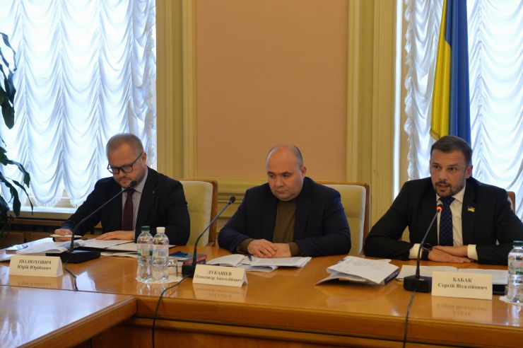 Комітет Верховної Ради України з питань освіти, науки та інновацій провів розширене засідання Комітету на тему: 
“Про стан реалізації Закону України “Про  наукову і науково-технічну діяльність”. (Зліва направо): перший заступник Міністра освіти і науки України  Юрій Полюхович, перший заступник голови Комітету Верховної Ради України з питань освіти, науки та інновацій Олександр Лукашев, голова Комітету Сергій Бабак