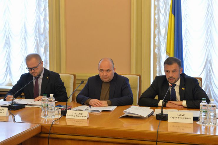 Комітет Верховної Ради України з питань освіти, науки та інновацій провів розширене засідання Комітету на тему: 
“Про стан реалізації Закону України “Про  наукову і науково-технічну діяльність”. (Зліва направо): перший заступник Міністра освіти і науки України  Юрій Полюхович, перший заступник голови Комітету Верховної Ради України з питань освіти, науки та інновацій Олександр Лукашев, голова Комітету Сергій Бабак