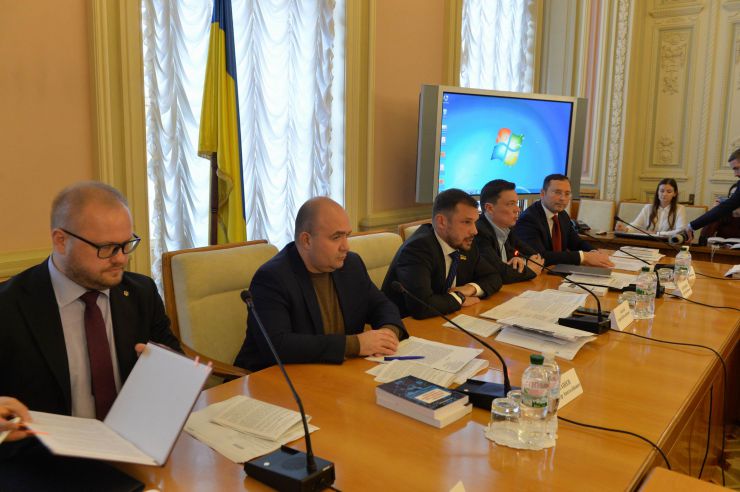 Комітет Верховної Ради України з питань освіти, науки та інновацій провів розширене засідання Комітету на тему: 
“Про стан реалізації Закону України “Про  наукову і науково-технічну діяльність”. (Зліва направо): перший заступник Міністра освіти і науки України  Юрій Полюхович, перший заступник голови Комітету Верховної Ради України з питань освіти, науки та інновацій Олександр Лукашев, голова Комітету Сергій Бабак