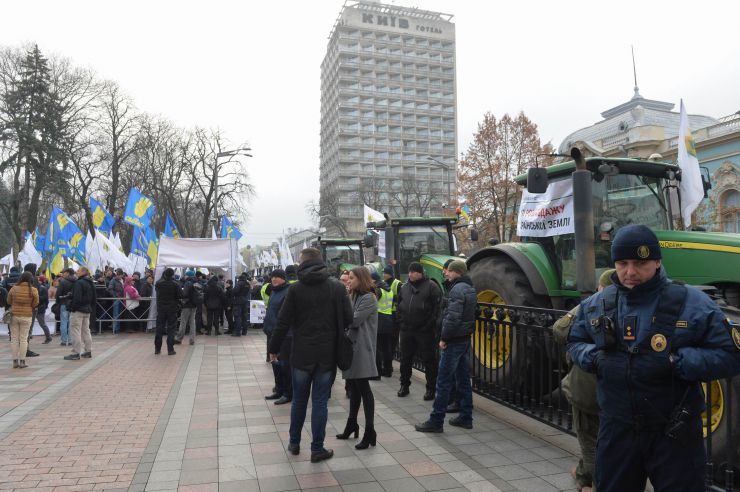Мітинги біля Верховної Ради України проти продажу землі 