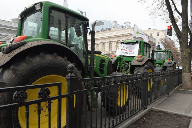 Мітинги біля Верховної Ради України проти продажу землі 