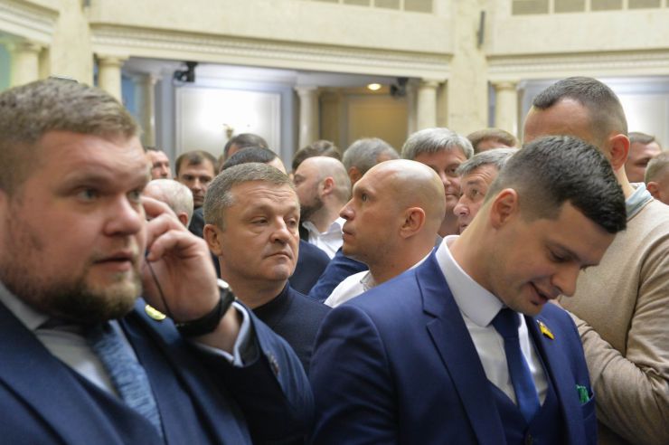 Пленарне засідання Верховної Ради України.

Народні депутати висловили свої позиції щодо розгляду законопроектів щодо обігу земель сільськогосподарського призначення, які стоять сьогодні в порядку денному.
