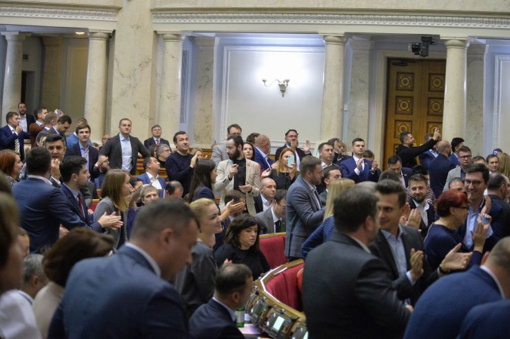 Пленарне засідання Верховної Ради України.

Прийнято за основу проект Закону 