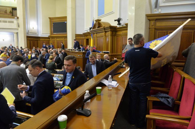 Пленарне засідання Верховної Ради України.

Прийнято за основу проект Закону 