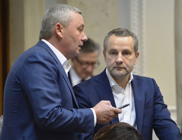 Пленарне засідання Верховної Ради України.
Головуючий повідомив, що 20 листопада відзначається Всесвітній день дитини та 30-річчя Конвенції ООН з прав дитини, яку Україна ратифікувала у 1991 р. Він повідомив, що у ложі для гостей зараз знаходяться діти.
Головуючий нагадав, що у п’ятницю проводиться «година запитань до Уряду». У сесійній залі присутні Прем’єр-міністр Олексій Гончарук та члени Кабінету Міністрів.

Головуючий запросив на трибуну для відповіді на запитання депутатських фракцій і народних депутатів Міністра охорони здоров'я України Зоряну Скалецьку. Владіслав Поляк Ігор Колихаєв ЗА
