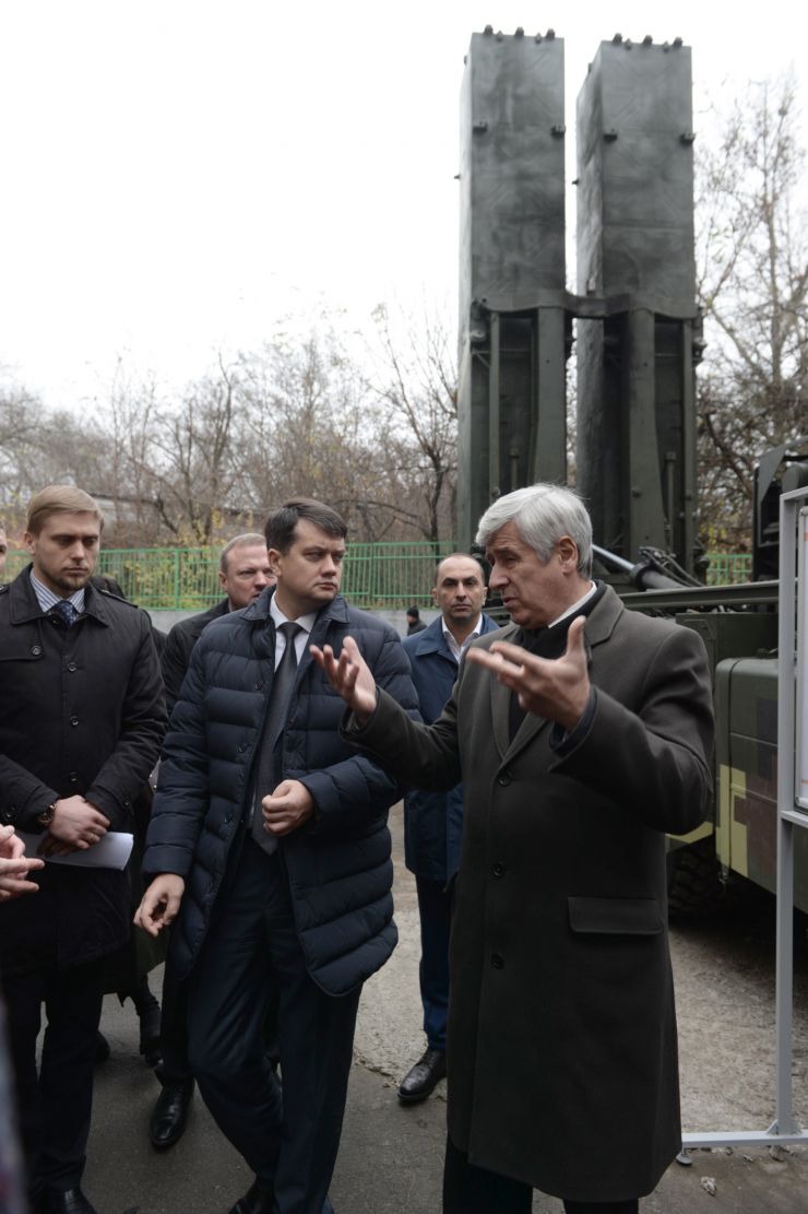 Робоча поїздка Голови Верховної Ради України Дмитра РАЗУМКОВА до Дніпропетровської, Запорізької та Донецької областей. 

Голова Верховної Ради України Дмитро Разумков ознайомився з роботою ДП Конструкторське бюро «Південне» ім. М. К.Янгеля (Дніпро)
