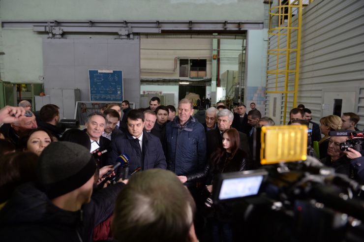 Робоча поїздка Голови Верховної Ради України Дмитра РАЗУМКОВА до Дніпропетровської, Запорізької та Донецької областей. 

Голова Верховної Ради України Дмитро Разумков ознайомився з роботою ДП Конструкторське бюро «Південне» ім. М. К.Янгеля (Дніпро)
