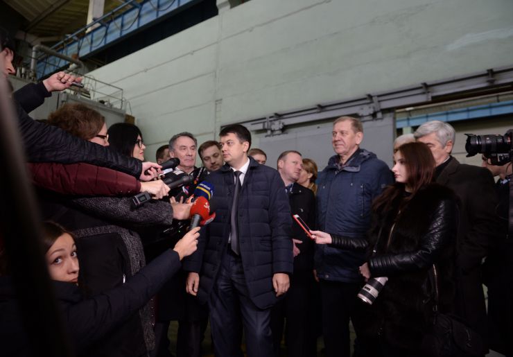 Робоча поїздка Голови Верховної Ради України Дмитра РАЗУМКОВА до Дніпропетровської, Запорізької та Донецької областей. 

Голова Верховної Ради України Дмитро Разумков ознайомився з роботою ДП Конструкторське бюро «Південне» ім. М. К.Янгеля (Дніпро)
