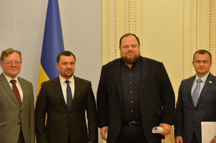 Зустріч Першого заступника Голови ВР Руслана Стефанчука з Президентом Вищого аудиторського офісу Чеської Республіки – Мілослав Кала. Президент Вищого аудиторського офісу Чеської Республіки – Мілослав Кала,
Валерій Пацкан – Голова Рахункової палати України,
Перший заступник Голови ВР України Руслан Стефанчук,
Голова бюджетного комітету ВР нар. депутат Юрій Арістов
