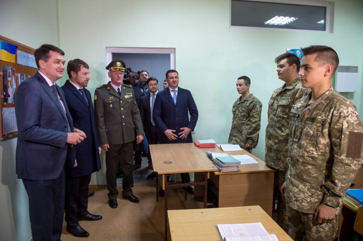 Робоча поїздка Голови Верховної Ради України Дмитра Разумкова до Дніпропетровської, Запорізької та Донецької областей. 
Запоріжжя.
Голова Верховної Ради України Дмитро Разумков ознайомився з комунальним закладом 