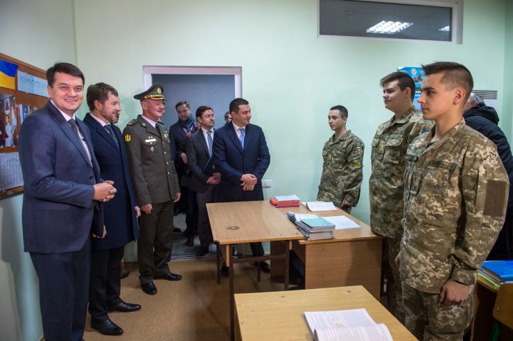 Робоча поїздка Голови Верховної Ради України Дмитра Разумкова до Дніпропетровської, Запорізької та Донецької областей. 
Запоріжжя.
Голова Верховної Ради України Дмитро Разумков ознайомився з комунальним закладом 
