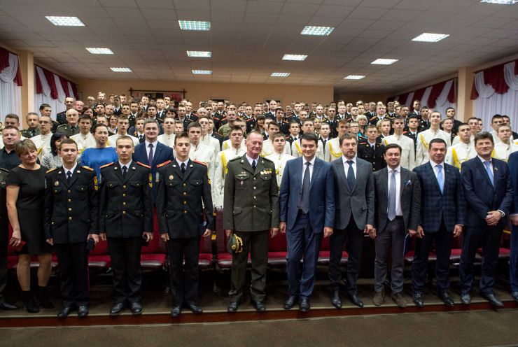 Робоча поїздка Голови Верховної Ради України Дмитра Разумкова до Дніпропетровської, Запорізької та Донецької областей. 
Запоріжжя.
Голова Верховної Ради України Дмитро Разумков ознайомився з комунальним закладом 