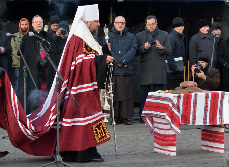 Президент України Володимир Зеленський, Голова Верховної Ради Дмитро Разумков, Прем’єр-міністр Олексій Гончарук взяли участь у церемонії вшанування пам’яті жертв голодоморів в Україні.

Президентське подружжя, а також Голова Верховної Ради Дмитро Разумков, Прем’єр-міністр Олексій Гончарук, представники дипломатичного корпусу та інші офіційні особи пройшли скорботною ходою до скульптури «Гірка пам’ять дитинства» на території Національного музею Голодомору-геноциду в Києві.
Після цього предстоятелі українських християнських церков відправили панахиду за померлими від Голодомору 1932-1933 років. Блаженнійший Митрополит Київський і всієї України Епіфаній
