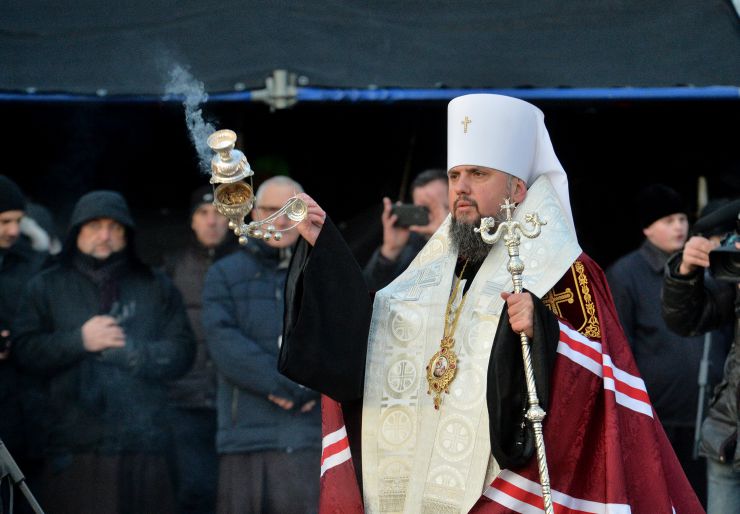 Президент України Володимир Зеленський, Голова Верховної Ради Дмитро Разумков, Прем’єр-міністр Олексій Гончарук взяли участь у церемонії вшанування пам’яті жертв голодоморів в Україні.

Президентське подружжя, а також Голова Верховної Ради Дмитро Разумков, Прем’єр-міністр Олексій Гончарук, представники дипломатичного корпусу та інші офіційні особи пройшли скорботною ходою до скульптури «Гірка пам’ять дитинства» на території Національного музею Голодомору-геноциду в Києві.
Після цього предстоятелі українських християнських церков відправили панахиду за померлими від Голодомору 1932-1933 років. Блаженнійший Митрополит Київський і всієї України Епіфаній
