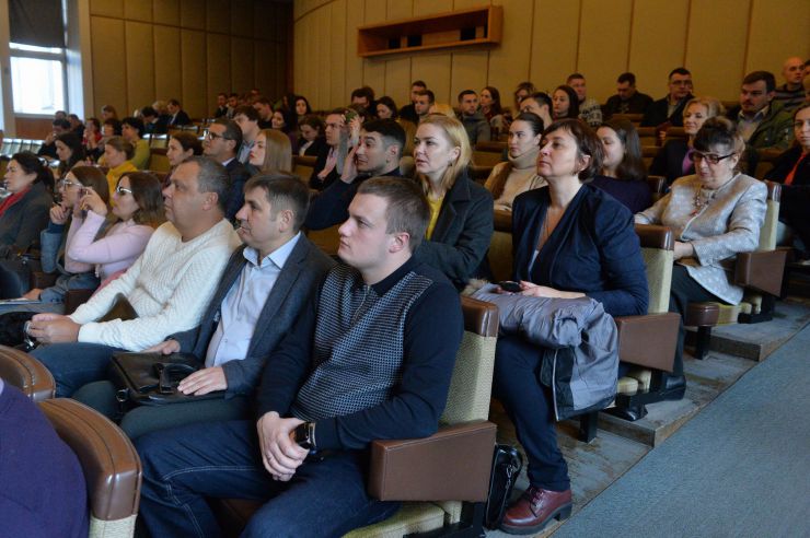 Українська школа законотворчості Інституту законодавства Верховної Ради України розпочинає навчальний цикл за програмою «Законотворча діяльність» та магістерською програмою «Європейське парламентське право».

  Перший заступник Голови Верховної Ради Руслан Стефанчук, доктор юридичних наук, професор, член-кореспондент Національної академії правових наук України, заслужений діяч науки і техніки України відкрив навчальний курс за програмою «Законотворча діяльність» та магістерською програмою «Європейське парламентське право» вступною лекцією «Формування та здійснення правової політики як основа розбудови правової держави». 
Навчальний цикл за програмою «Законотворча діяльність» та магістерською програмою «Європейське парламентське право» організований Українською школою законотворчості Інституту законодавства Верховної Ради України для народних депутатів України, їхніх помічників-консультантів та співробітників Апарату Верховної Ради.
