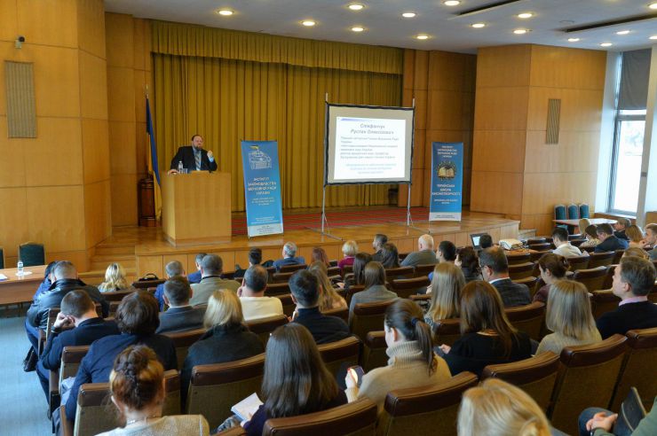 Українська школа законотворчості Інституту законодавства Верховної Ради України розпочинає навчальний цикл за програмою «Законотворча діяльність» та магістерською програмою «Європейське парламентське право».

  Перший заступник Голови Верховної Ради Руслан Стефанчук, доктор юридичних наук, професор, член-кореспондент Національної академії правових наук України, заслужений діяч науки і техніки України відкрив навчальний курс за програмою «Законотворча діяльність» та магістерською програмою «Європейське парламентське право» вступною лекцією «Формування та здійснення правової політики як основа розбудови правової держави». 
Навчальний цикл за програмою «Законотворча діяльність» та магістерською програмою «Європейське парламентське право» організований Українською школою законотворчості Інституту законодавства Верховної Ради України для народних депутатів України, їхніх помічників-консультантів та співробітників Апарату Верховної Ради.
