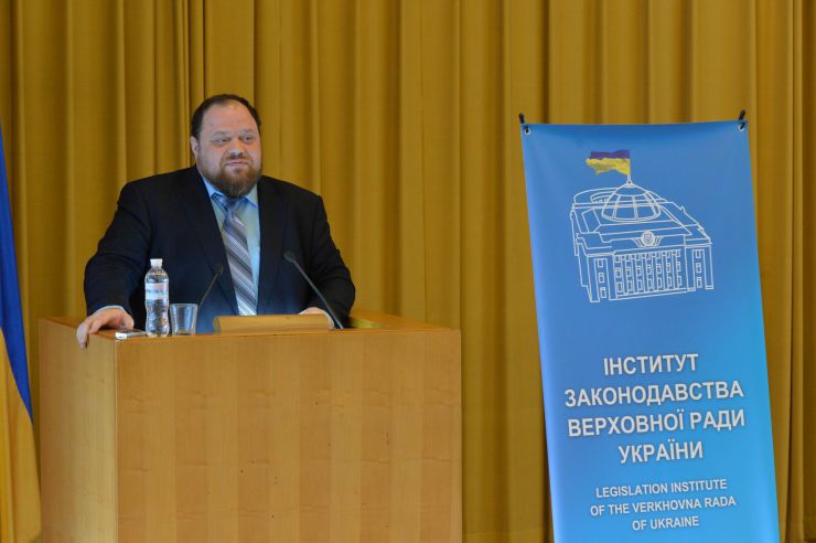 Українська школа законотворчості Інституту законодавства Верховної Ради України розпочинає навчальний цикл за програмою «Законотворча діяльність» та магістерською програмою «Європейське парламентське право».

  Перший заступник Голови Верховної Ради Руслан Стефанчук, доктор юридичних наук, професор, член-кореспондент Національної академії правових наук України, заслужений діяч науки і техніки України відкрив навчальний курс за програмою «Законотворча діяльність» та магістерською програмою «Європейське парламентське право» вступною лекцією «Формування та здійснення правової політики як основа розбудови правової держави». 
Навчальний цикл за програмою «Законотворча діяльність» та магістерською програмою «Європейське парламентське право» організований Українською школою законотворчості Інституту законодавства Верховної Ради України для народних депутатів України, їхніх помічників-консультантів та співробітників Апарату Верховної Ради.
