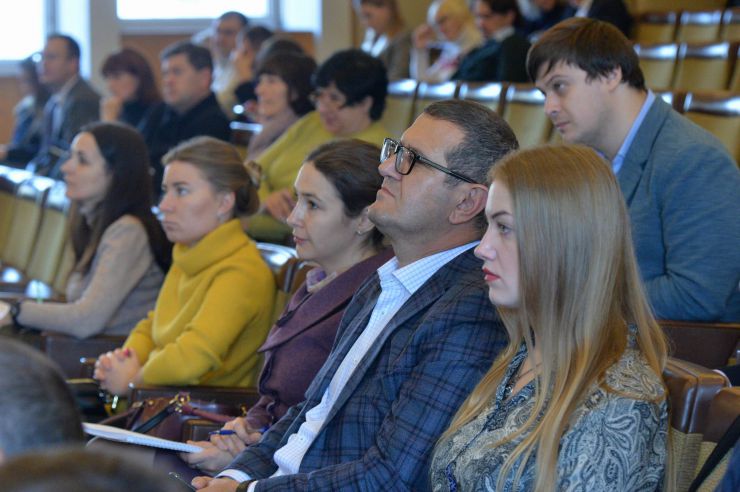 Українська школа законотворчості Інституту законодавства Верховної Ради України розпочинає навчальний цикл за програмою «Законотворча діяльність» та магістерською програмою «Європейське парламентське право».

  Перший заступник Голови Верховної Ради Руслан Стефанчук, доктор юридичних наук, професор, член-кореспондент Національної академії правових наук України, заслужений діяч науки і техніки України відкрив навчальний курс за програмою «Законотворча діяльність» та магістерською програмою «Європейське парламентське право» вступною лекцією «Формування та здійснення правової політики як основа розбудови правової держави». 
Навчальний цикл за програмою «Законотворча діяльність» та магістерською програмою «Європейське парламентське право» організований Українською школою законотворчості Інституту законодавства Верховної Ради України для народних депутатів України, їхніх помічників-консультантів та співробітників Апарату Верховної Ради. В центрі народний депутат України – Муса Магомедов -позафракційний
