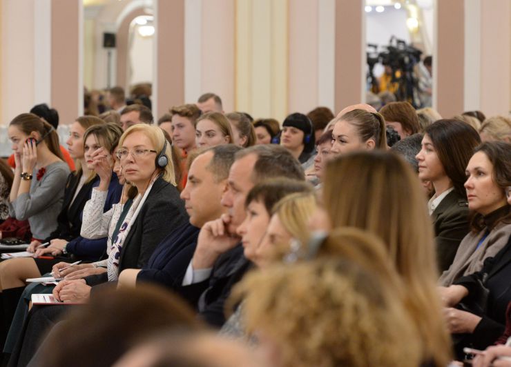 Голова Верховної Ради України Дмитро Разумков взяв участь у Міжнародній конференції «Забезпечення прав дитини в умовах збройного конфлікту».
 
26-27 листопада до 30-річчя Конвенції ООН про права дитини за ініціативою Уповноваженого Верховної Ради України з прав людини відбудеться Міжнародна конференція «Забезпечення прав дитини в умовах збройного конфлікту» за участі дітей, які стали безпосередніми свідками збройного конфлікту в Україні.
  
Партнери: Представництво Дитячого Фонду ООН (ЮНІСЕФ) в Україні, Представництво Save the Children International в Україні, Програма розвитку ООН в Україні.
 
У заході також візьмуть участь представники Уряду України, народні депутати України, представники міжнародних та національних неурядових організацій, керівники центральних органів виконавчої влади, міжнародні експерти у сфері захисту прав дитини, омбудсмени країн, в яких відбувались збройні конфлікти: Грузії, Боснії і Герцеговини, Республіки Молдова, Республіки Сербія, Республіки Північна Македонія, Республіки Албанія, Республіки Азербайджан.
