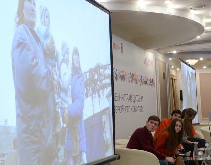 Голова Верховної Ради України Дмитро Разумков взяв участь у Міжнародній конференції «Забезпечення прав дитини в умовах збройного конфлікту».
 
26-27 листопада до 30-річчя Конвенції ООН про права дитини за ініціативою Уповноваженого Верховної Ради України з прав людини відбудеться Міжнародна конференція «Забезпечення прав дитини в умовах збройного конфлікту» за участі дітей, які стали безпосередніми свідками збройного конфлікту в Україні.
  
Партнери: Представництво Дитячого Фонду ООН (ЮНІСЕФ) в Україні, Представництво Save the Children International в Україні, Програма розвитку ООН в Україні.
 
У заході також візьмуть участь представники Уряду України, народні депутати України, представники міжнародних та національних неурядових організацій, керівники центральних органів виконавчої влади, міжнародні експерти у сфері захисту прав дитини, омбудсмени країн, в яких відбувались збройні конфлікти: Грузії, Боснії і Герцеговини, Республіки Молдова, Республіки Сербія, Республіки Північна Македонія, Республіки Албанія, Республіки Азербайджан.
