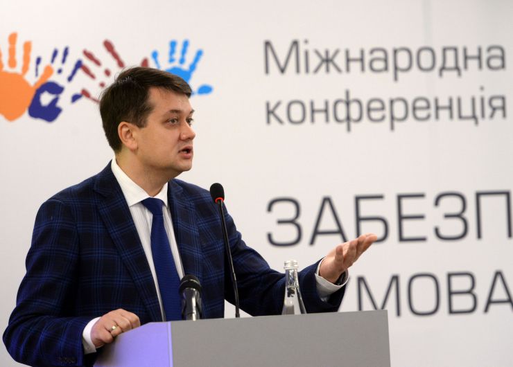 Голова Верховної Ради України Дмитро Разумков взяв участь у Міжнародній конференції «Забезпечення прав дитини в умовах збройного конфлікту».
 
26-27 листопада до 30-річчя Конвенції ООН про права дитини за ініціативою Уповноваженого Верховної Ради України з прав людини відбудеться Міжнародна конференція «Забезпечення прав дитини в умовах збройного конфлікту» за участі дітей, які стали безпосередніми свідками збройного конфлікту в Україні.
  
Партнери: Представництво Дитячого Фонду ООН (ЮНІСЕФ) в Україні, Представництво Save the Children International в Україні, Програма розвитку ООН в Україні.
 
У заході також візьмуть участь представники Уряду України, народні депутати України, представники міжнародних та національних неурядових організацій, керівники центральних органів виконавчої влади, міжнародні експерти у сфері захисту прав дитини, омбудсмени країн, в яких відбувались збройні конфлікти: Грузії, Боснії і Герцеговини, Республіки Молдова, Республіки Сербія, Республіки Північна Македонія, Республіки Албанія, Республіки Азербайджан.
