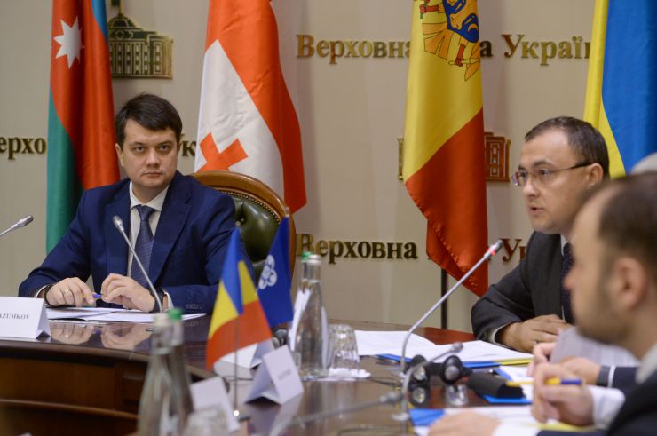 Голова Верховної Ради України Дмитро Разумков взяв участь у відкритті 12-ої сесії Парламентської асамблеї Організації за демократію та економічний розвиток – ГУАМ
 
Також участь у відкритті заходу взяли заступник Міністра закордонних справ України В.Боднар, Голова ПА ГУАМ, Голова Постійної делегації ВР України в ПА ГУАМ С.Юраш, Голова Постійної делегації Азербайджану в ПА ГУАМ А.Карімлі, Голова Постійної делегації Грузії в ПА ГУАМ Г.Мосідзе, Голова Постійної делегації Молдови в ПА ГУАМ О.Жиздан, Генеральний секретар ГУАМ А.Ефендієв та Президент Балтійської Асамблеї Я.Вуцанс.
