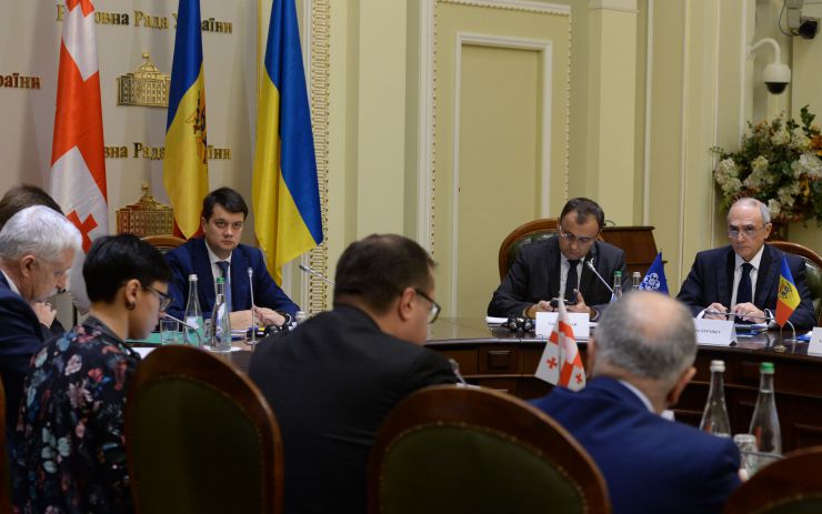 Голова Верховної Ради України Дмитро Разумков взяв участь у відкритті 12-ої сесії Парламентської асамблеї Організації за демократію та економічний розвиток – ГУАМ
 
Також участь у відкритті заходу взяли заступник Міністра закордонних справ України В.Боднар, Голова ПА ГУАМ, Голова Постійної делегації ВР України в ПА ГУАМ С.Юраш, Голова Постійної делегації Азербайджану в ПА ГУАМ А.Карімлі, Голова Постійної делегації Грузії в ПА ГУАМ Г.Мосідзе, Голова Постійної делегації Молдови в ПА ГУАМ О.Жиздан, Генеральний секретар ГУАМ А.Ефендієв та Президент Балтійської Асамблеї Я.Вуцанс.
