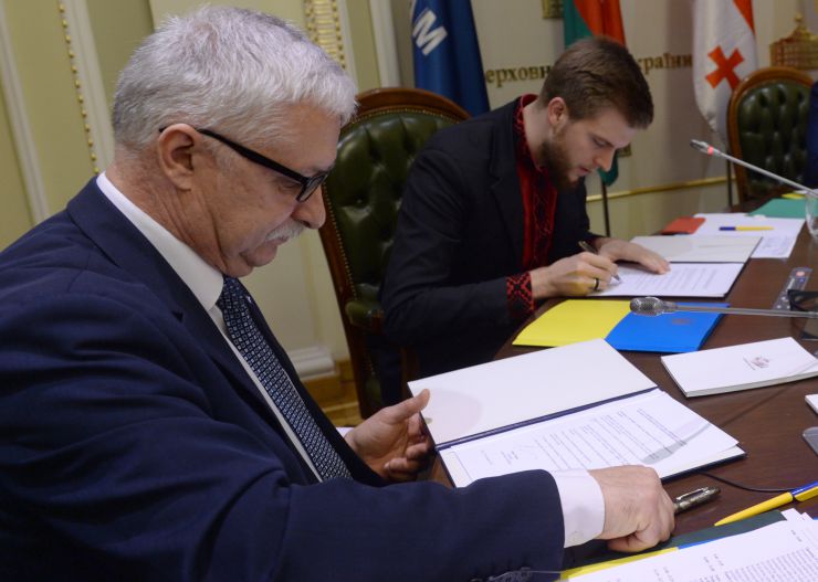 Голова Верховної Ради України Дмитро Разумков взяв участь у відкритті 12-ої сесії Парламентської асамблеї Організації за демократію та економічний розвиток – ГУАМ
 
Також участь у відкритті заходу взяли заступник Міністра закордонних справ України В.Боднар, Голова ПА ГУАМ, Голова Постійної делегації ВР України в ПА ГУАМ С.Юраш, Голова Постійної делегації Азербайджану в ПА ГУАМ А.Карімлі, Голова Постійної делегації Грузії в ПА ГУАМ Г.Мосідзе, Голова Постійної делегації Молдови в ПА ГУАМ О.Жиздан, Генеральний секретар ГУАМ А.Ефендієв та Президент Балтійської Асамблеї Я.Вуцанс. За результатами роботи 12-ї сесії ухвалено підсумковий документ (Комюніке). Президент Балтійської Асамблеї Яніс Вуцанс та Голова Постійної делегації ВР України в ПА ГУАМ Святослав Юраш
