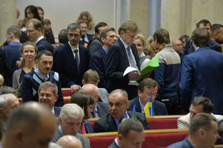 Парламентські слухання на тему: «Пріоритети екологічної політики Верховної Ради України на наступні п'ять років» 

Заступник Голови Верховної Ради України Олена Кондратюк відкриваючи парламентські слухання на тему: «Пріоритети екологічної політики Верховної Ради України на наступні п'ять років», зазначила, що попередні слухання проводилися у 2018 році і на них обговорювалися реалізації в Україні міжнародних документів щодо запобігання змінам клімату.

Слухання ініційовані Комітетом Верховної Ради України з питань екологічної політики та природокористування.

Головуюча запросила до доповіді Міністра енергетики та захисту довкілля України Олексія Оржеля (KLM_3938, 54). Міністр звернув увагу, що Україна знаходиться у світовому тренді, створивши нове міністерство. 
«Сьогодні є пріоритезація питань захисту від негативних кліматичних змін, а також питання енергоефективності», - сказав Олексій Оржель.
