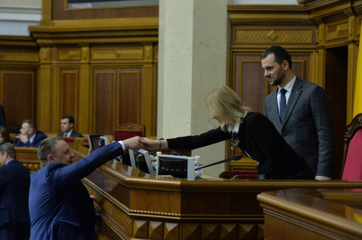 Парламентські слухання на тему: «Пріоритети екологічної політики Верховної Ради України на наступні п'ять років» 

Заступник Голови Верховної Ради України Олена Кондратюк відкриваючи парламентські слухання на тему: «Пріоритети екологічної політики Верховної Ради України на наступні п'ять років», зазначила, що попередні слухання проводилися у 2018 році і на них обговорювалися реалізації в Україні міжнародних документів щодо запобігання змінам клімату.

Слухання ініційовані Комітетом Верховної Ради України з питань екологічної політики та природокористування.

Головуюча запросила до доповіді Міністра енергетики та захисту довкілля України Олексія Оржеля (KLM_3938, 54). Міністр звернув увагу, що Україна знаходиться у світовому тренді, створивши нове міністерство. 
«Сьогодні є пріоритезація питань захисту від негативних кліматичних змін, а також питання енергоефективності», - сказав Олексій Оржель.
