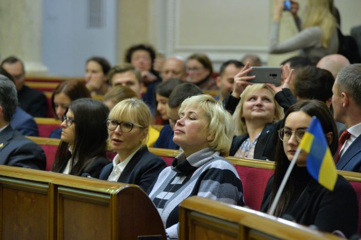 Парламентські слухання на тему: «Пріоритети екологічної політики Верховної Ради України на наступні п'ять років» 

Заступник Голови Верховної Ради України Олена Кондратюк відкриваючи парламентські слухання на тему: «Пріоритети екологічної політики Верховної Ради України на наступні п'ять років», зазначила, що попередні слухання проводилися у 2018 році і на них обговорювалися реалізації в Україні міжнародних документів щодо запобігання змінам клімату.

Слухання ініційовані Комітетом Верховної Ради України з питань екологічної політики та природокористування.

Головуюча запросила до доповіді Міністра енергетики та захисту довкілля України Олексія Оржеля (KLM_3938, 54). Міністр звернув увагу, що Україна знаходиться у світовому тренді, створивши нове міністерство. 
«Сьогодні є пріоритезація питань захисту від негативних кліматичних змін, а також питання енергоефективності», - сказав Олексій Оржель.

