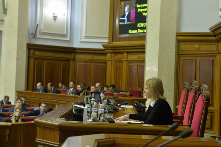 Парламентські слухання на тему: «Пріоритети екологічної політики Верховної Ради України на наступні п'ять років» 

Заступник Голови Верховної Ради України Олена Кондратюк відкриваючи парламентські слухання на тему: «Пріоритети екологічної політики Верховної Ради України на наступні п'ять років», зазначила, що попередні слухання проводилися у 2018 році і на них обговорювалися реалізації в Україні міжнародних документів щодо запобігання змінам клімату.

Слухання ініційовані Комітетом Верховної Ради України з питань екологічної політики та природокористування.

Головуюча запросила до доповіді Міністра енергетики та захисту довкілля України Олексія Оржеля (KLM_3938, 54). Міністр звернув увагу, що Україна знаходиться у світовому тренді, створивши нове міністерство. 
«Сьогодні є пріоритезація питань захисту від негативних кліматичних змін, а також питання енергоефективності», - сказав Олексій Оржель.
