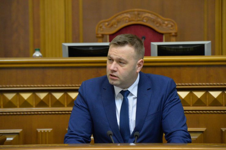 Парламентські слухання на тему: «Пріоритети екологічної політики Верховної Ради України на наступні п'ять років» 

Заступник Голови Верховної Ради України Олена Кондратюк відкриваючи парламентські слухання на тему: «Пріоритети екологічної політики Верховної Ради України на наступні п'ять років», зазначила, що попередні слухання проводилися у 2018 році і на них обговорювалися реалізації в Україні міжнародних документів щодо запобігання змінам клімату.

Слухання ініційовані Комітетом Верховної Ради України з питань екологічної політики та природокористування.

Головуюча запросила до доповіді Міністра енергетики та захисту довкілля України Олексія Оржеля (KLM_3938, 54). Міністр звернув увагу, що Україна знаходиться у світовому тренді, створивши нове міністерство. 
«Сьогодні є пріоритезація питань захисту від негативних кліматичних змін, а також питання енергоефективності», - сказав Олексій Оржель.
Міністр енергетики та захисту довкілля України Олексій Оржель
