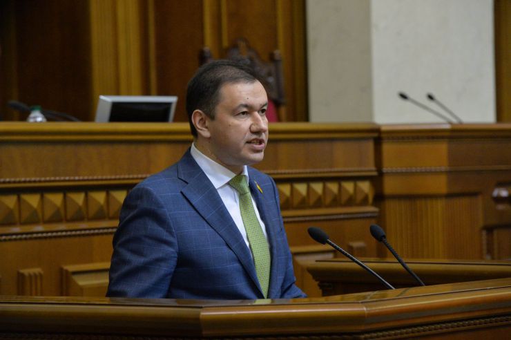 Парламентські слухання на тему: «Пріоритети екологічної політики Верховної Ради України на наступні п'ять років» 

Заступник Голови Верховної Ради України Олена Кондратюк відкриваючи парламентські слухання на тему: «Пріоритети екологічної політики Верховної Ради України на наступні п'ять років», зазначила, що попередні слухання проводилися у 2018 році і на них обговорювалися реалізації в Україні міжнародних документів щодо запобігання змінам клімату.

Слухання ініційовані Комітетом Верховної Ради України з питань екологічної політики та природокористування.

Головуюча запросила до доповіді Міністра енергетики та захисту довкілля України Олексія Оржеля (KLM_3938, 54). Міністр звернув увагу, що Україна знаходиться у світовому тренді, створивши нове міністерство. 
«Сьогодні є пріоритезація питань захисту від негативних кліматичних змін, а також питання енергоефективності», - сказав Олексій Оржель.
голова Комітету з питань екологічної політики та природокористування ВР України Олег Бондаренко