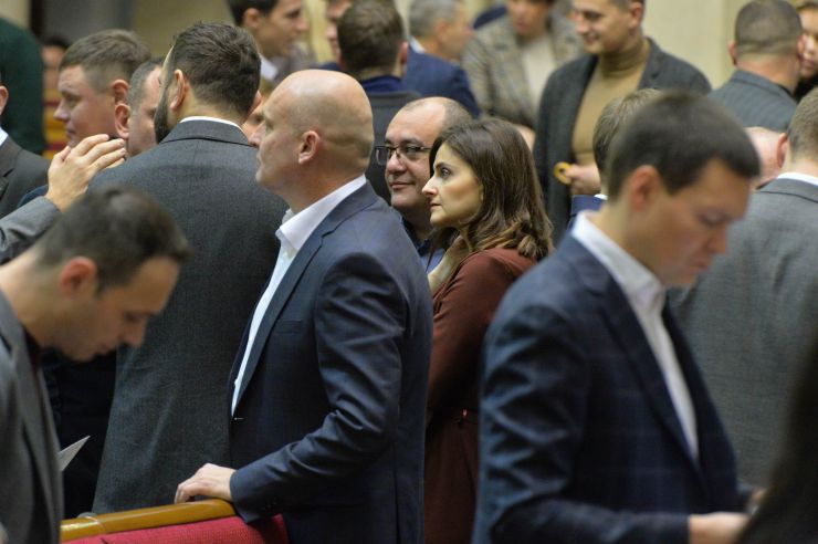 Пленарне засідання Верховної Ради України. Головуючий повідомив, що 14 листопада 2019 року Центральна виборча комісія зареєструвала народного депутата України, обраного на позачергових виборах народних депутатів України 21 липня 2019 р. в загальнодержавному багатомандатному виборчому окрузі, В’ятровича Володимира Михайловича, по виборчому списку політичної партії «Європейська солідарність». 
Народні депутати продовжують розгляд правок до проекту Закону про внесення змін до Закону України 